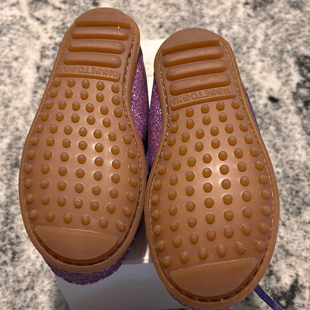 Minnetonka Sparkling girls Purple Moccasins. New